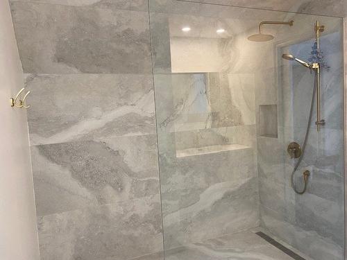 Salle de bains - 29 Av. Turcot, Saint-Sauveur, QC - Indoor Photo Showing Bathroom