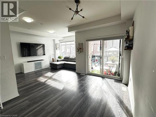 575 Woodward Avenue Unit# 63, Hamilton, ON - Indoor Photo Showing Living Room