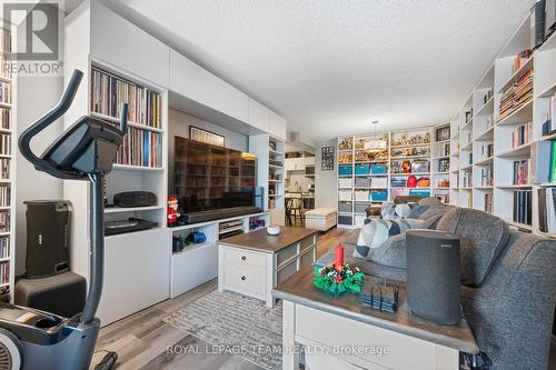 Original Photo of the room from other angle - 901 - 200 Bay Street, Ottawa, ON - Indoor
