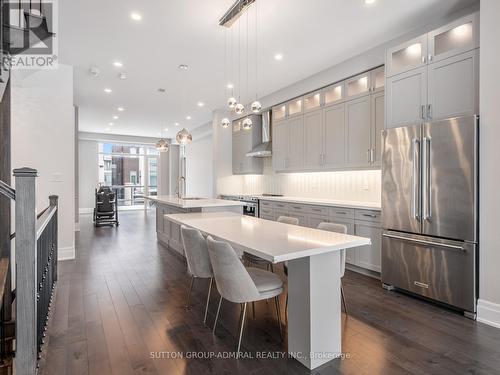 27 Adaskin Avenue, Vaughan, ON - Indoor Photo Showing Kitchen With Upgraded Kitchen