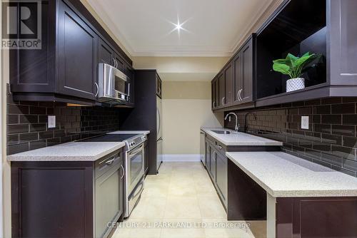 16 Flatbush Avenue, Vaughan, ON - Indoor Photo Showing Kitchen