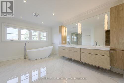 16 Flatbush Avenue, Vaughan, ON - Indoor Photo Showing Bathroom