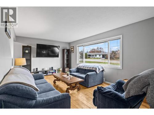 610 Balmoral Road, Kelowna, BC - Indoor Photo Showing Living Room