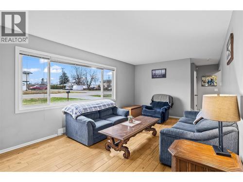 610 Balmoral Road, Kelowna, BC - Indoor Photo Showing Living Room