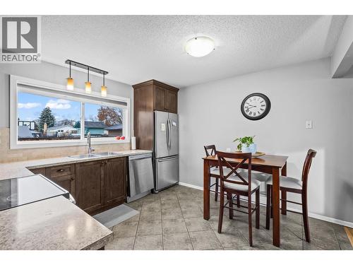 610 Balmoral Road, Kelowna, BC - Indoor