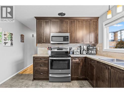 610 Balmoral Road, Kelowna, BC - Indoor Photo Showing Kitchen