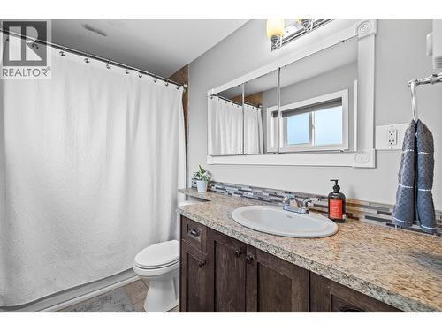 610 Balmoral Road, Kelowna, BC - Indoor Photo Showing Bathroom