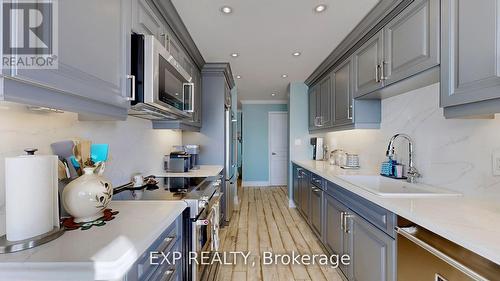 Ph6 - 29 Northern Heights Drive, Richmond Hill, ON - Indoor Photo Showing Kitchen With Upgraded Kitchen