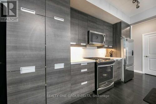 2304 - 55 Eglinton Avenue W, Mississauga, ON - Indoor Photo Showing Kitchen