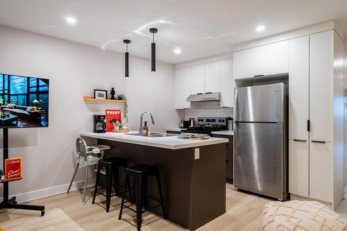 Cuisine - 3887 Rue Mackay, Longueuil (Saint-Hubert), QC - Indoor Photo Showing Kitchen With Double Sink