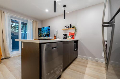 Kitchen - 3887 Rue Mackay, Longueuil (Saint-Hubert), QC - Indoor Photo Showing Kitchen