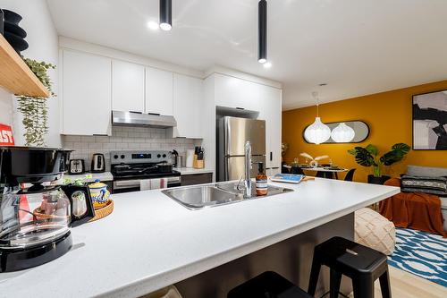 Kitchen - 3887 Rue Mackay, Longueuil (Saint-Hubert), QC - Indoor Photo Showing Kitchen With Double Sink With Upgraded Kitchen