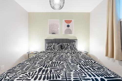 Chambre à coucher - 3887 Rue Mackay, Longueuil (Saint-Hubert), QC - Indoor Photo Showing Bedroom