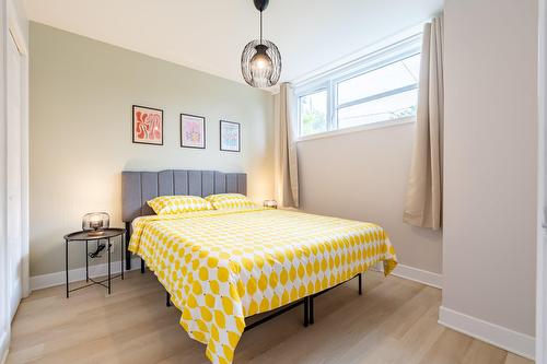 Chambre à coucher - 3887 Rue Mackay, Longueuil (Saint-Hubert), QC - Indoor Photo Showing Bedroom