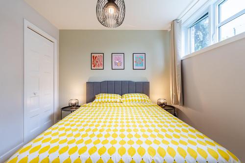Chambre à coucher - 3887 Rue Mackay, Longueuil (Saint-Hubert), QC - Indoor Photo Showing Bedroom