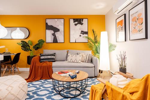 Salon - 3887 Rue Mackay, Longueuil (Saint-Hubert), QC - Indoor Photo Showing Living Room