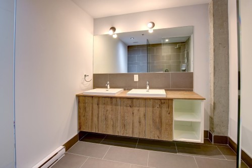 Salle de bains attenante à la CCP - 403-281 Ch. Du Bas-De-Ste-Thérèse, Blainville, QC - Indoor Photo Showing Bathroom