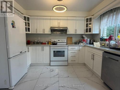 3252 Equestrian Crescent, Mississauga, ON - Indoor Photo Showing Kitchen