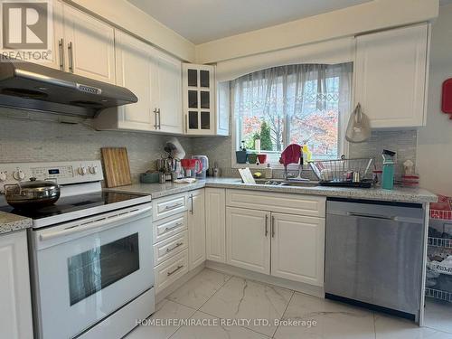 3252 Equestrian Crescent, Mississauga, ON - Indoor Photo Showing Kitchen