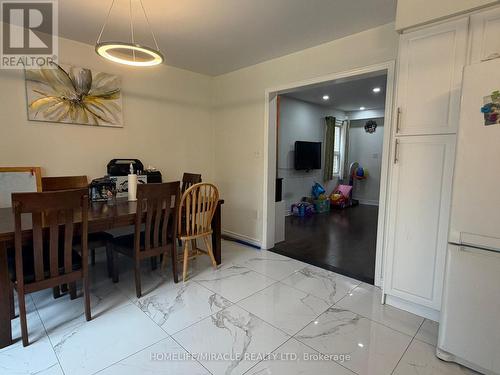 3252 Equestrian Crescent, Mississauga, ON - Indoor Photo Showing Dining Room