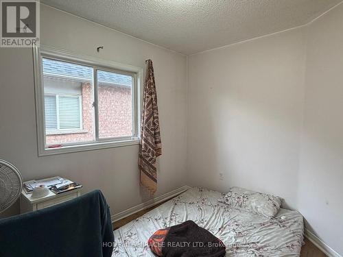3252 Equestrian Crescent, Mississauga, ON - Indoor Photo Showing Bedroom