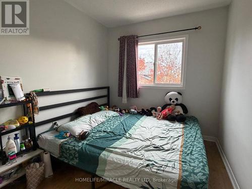 3252 Equestrian Crescent, Mississauga, ON - Indoor Photo Showing Bedroom