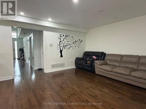 3252 Equestrian Crescent, Mississauga, ON - Indoor Photo Showing Living Room