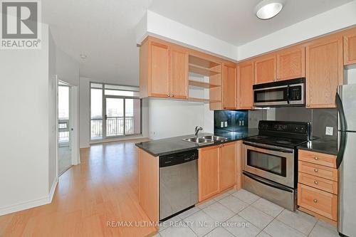 1104 - 2325 Central Park Drive, Oakville, ON - Indoor Photo Showing Kitchen With Double Sink