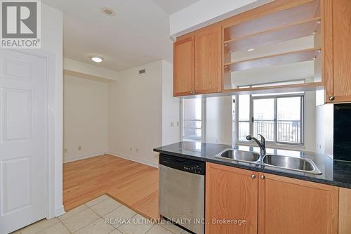1104 - 2325 Central Park Drive, Oakville, ON - Indoor Photo Showing Kitchen With Double Sink