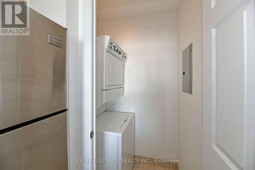1104 - 2325 Central Park Drive, Oakville, ON - Indoor Photo Showing Laundry Room