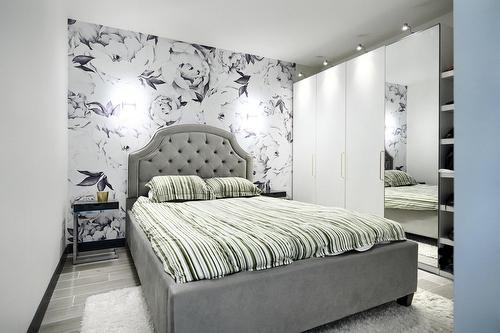 Bedroom - 601-425 Rue Ste-Hélène, Montréal (Ville-Marie), QC - Indoor Photo Showing Bedroom