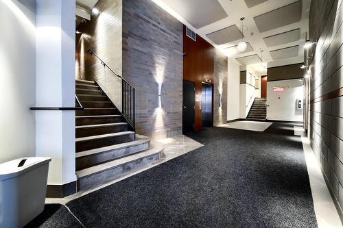 Exterior entrance - 601-425 Rue Ste-Hélène, Montréal (Ville-Marie), QC - Indoor Photo Showing Other Room