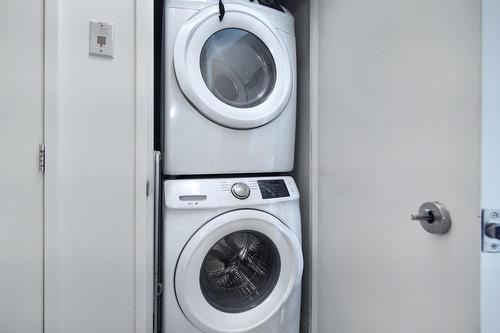 Laundry room - 601-425 Rue Ste-Hélène, Montréal (Ville-Marie), QC - Indoor Photo Showing Laundry Room