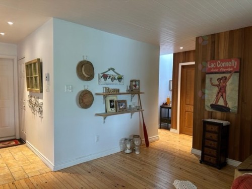 Corridor - 661 Ch. Du Lac-Connelly, Saint-Hippolyte, QC - Indoor Photo Showing Other Room