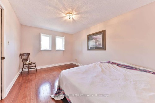 5275 Thornwood Drive, Mississauga, ON - Indoor Photo Showing Bedroom