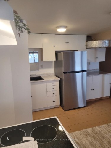 5275 Thornwood Drive, Mississauga, ON - Indoor Photo Showing Kitchen