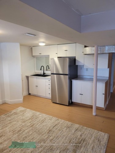 5275 Thornwood Drive, Mississauga, ON - Indoor Photo Showing Kitchen