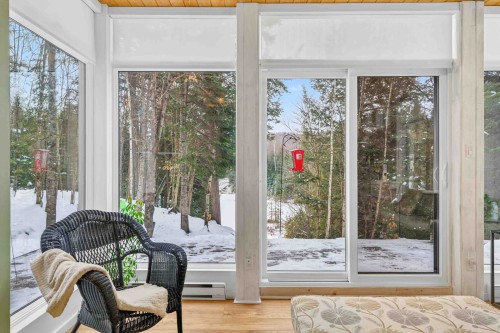 Salon - 11 Ch. Des Idéalistes, La Conception, QC - Indoor