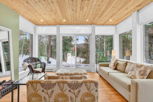 Salon - 11 Ch. Des Idéalistes, La Conception, QC - Indoor Photo Showing Living Room