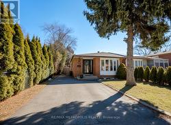 MAIN - 897 CONSORT CRESCENT  Mississauga, ON L5C 1J8