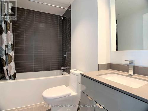 4806 - 7 Grenville Street, Toronto, ON - Indoor Photo Showing Bathroom