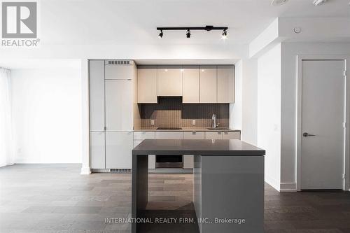 4806 - 7 Grenville Street, Toronto, ON - Indoor Photo Showing Kitchen