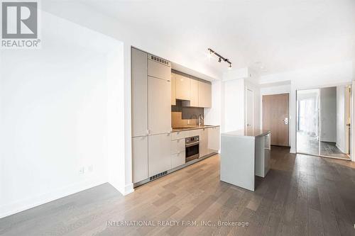 4806 - 7 Grenville Street, Toronto, ON - Indoor Photo Showing Kitchen
