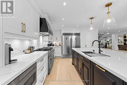5103 Royal Mills Court, Mississauga, ON - Indoor Photo Showing Kitchen With Stainless Steel Kitchen With Double Sink With Upgraded Kitchen