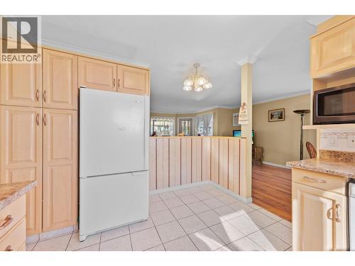 3854 Brown Road Unit# 301, West Kelowna, BC - Indoor Photo Showing Kitchen