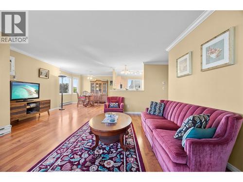 3854 Brown Road Unit# 301, West Kelowna, BC - Indoor Photo Showing Living Room