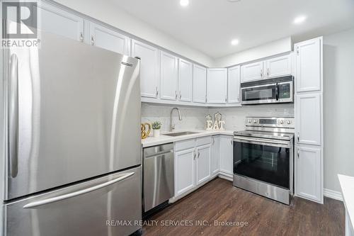 65 - 3525 Brandon Gate Drive, Mississauga, ON - Indoor Photo Showing Kitchen With Stainless Steel Kitchen