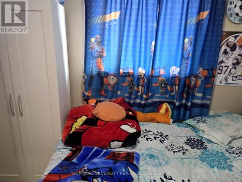 7585 Wrenwood Crescent, Mississauga, ON - Indoor Photo Showing Bedroom