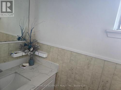 7585 Wrenwood Crescent, Mississauga, ON - Indoor Photo Showing Bathroom