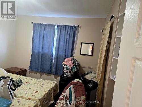 7585 Wrenwood Crescent, Mississauga, ON - Indoor Photo Showing Bedroom